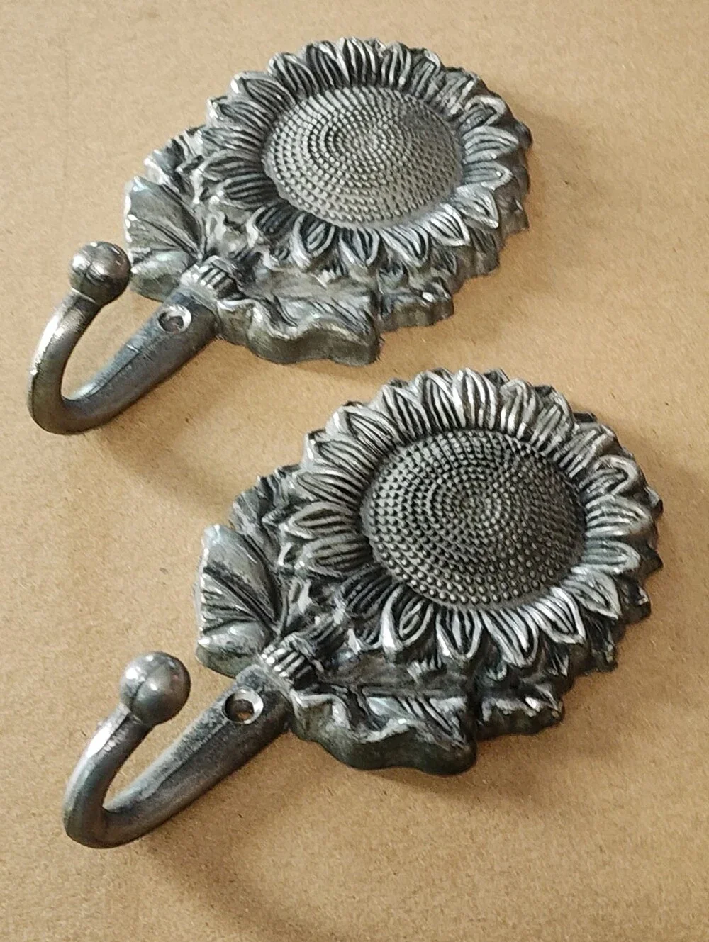 Vintage Flower Single Hook Sunflower Set 2 Towel Robe Cast Aluminum Lightweight